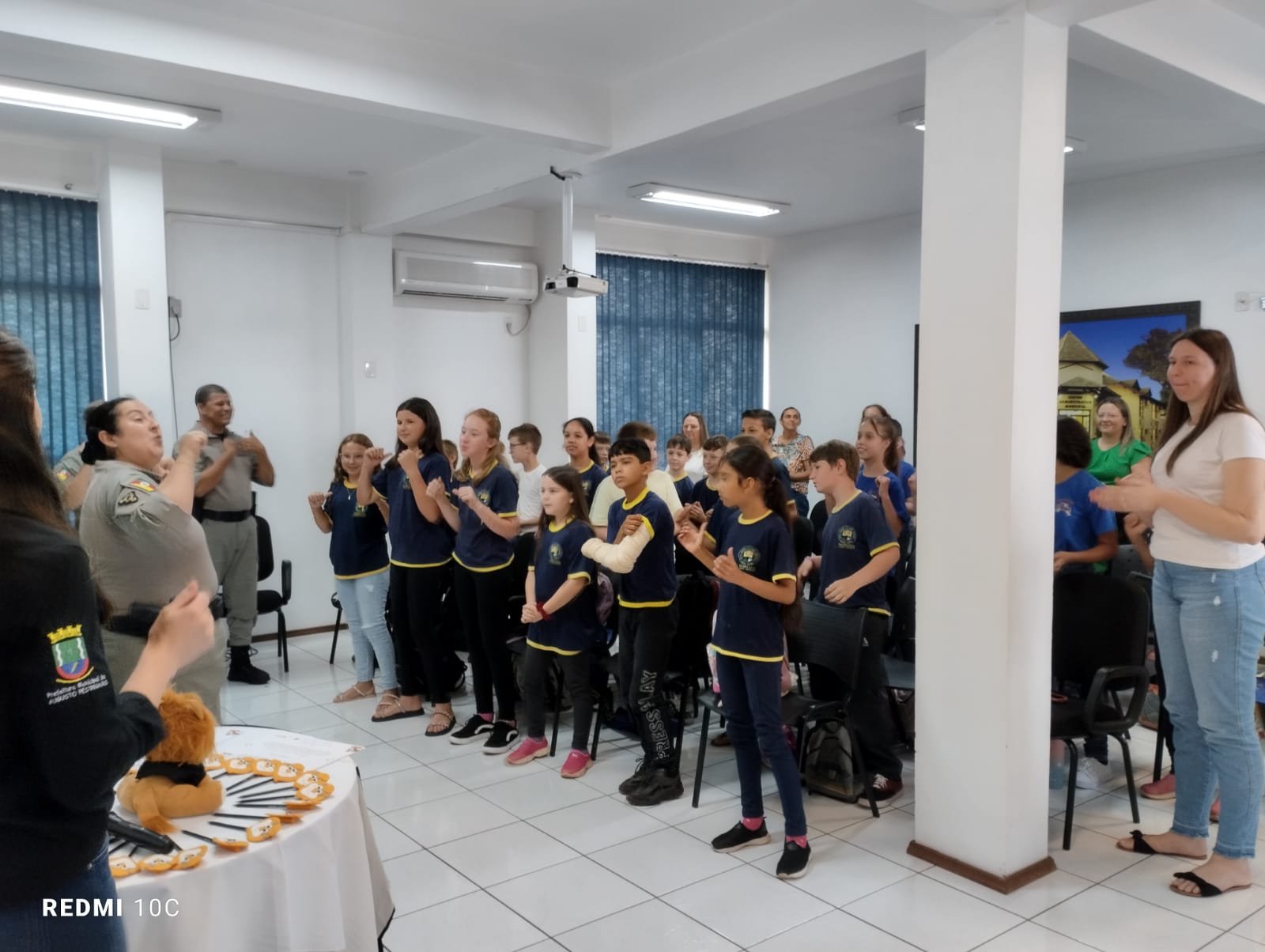 Alunos do 5º ano das Escolas Municipais participam da Formatura 2024 PROERD.