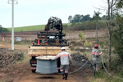 CERILUZ INICIA INSTALAÇÃO DOS CABOS DE ALIMENTADORES DA SUBESTAÇÃO CERILUZ IV