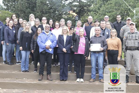Augusto Pestana recebe a Centelha da 88ª Corrida do Fogo Simbólico da Pátria