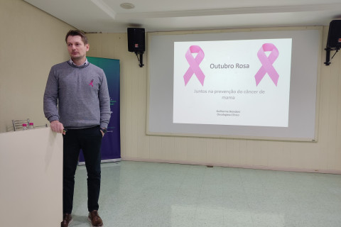 OUTUBRO ROSA: HOSPITAL UNIMED NOROESTE/RS INCENTIVA COLABORADORAS À PREVENÇÃO DO CÂNCER DE MAMA