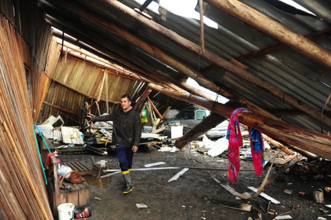 Moradores tentam recomeçar após temporal devastar casas e destruir sonhos em Eldorado do Sul